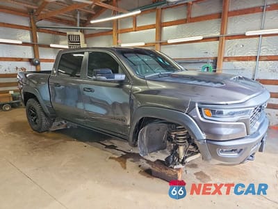 Czwarte zdjęcie samochodu z boku: 2025 RAM 1500 RHO VIN:1C6SRFUP2SN677167 - miniatura