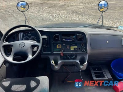 Zdjęcie 9 z 10 samochodu: 2016 FREIGHTLINER CHASSIS B2B VIN:4UZABRDUXGCGS2113 - miniatura