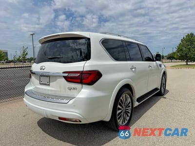 Czwarte zdjęcie samochodu z boku: 2019 INFINITI QX80 LUXE VIN:JN8AZ2NF2K9682725 - miniatura