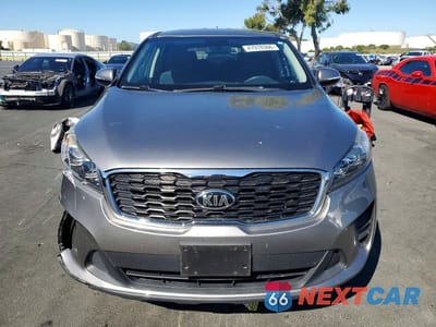 Piąte zdjęcie samochodu w środku: 2019 KIA SORENTO LX VIN:5XYPG4A39KG557237 - miniatura