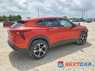 Trzecie zdjęcie samochodu z tyłu: 2024 CHEVROLET TRAX 1RS VIN:KL77LGE25RC222700 - miniatura