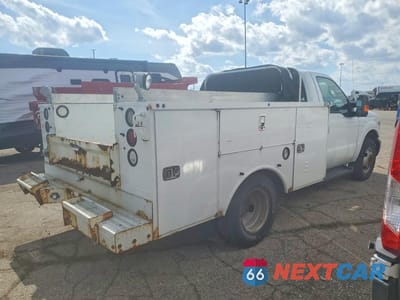 Trzecie zdjęcie samochodu z tyłu: 2012 FORD F350 SUPER DUTY UTILITY / SERVICE TRUCK VIN:1FDRF3G6XCEC67313 - miniatura
