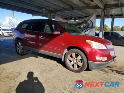 Czwarte zdjęcie samochodu z boku: 2011 CHEVROLET TRAVERSE LTZ VIN:1GNKVLED6BJ215149 - miniatura