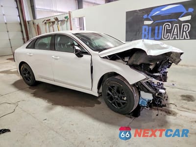 Czwarte zdjęcie samochodu z boku: 2026 KIA K5 LXS VIN:KNAG24J73T5416642 - miniatura