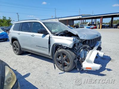Czwarte zdjęcie samochodu z boku: 2023 JEEP GRAND CHEROKEE L LAREDO VIN:1C4RJKAG0P8842070 - miniatura