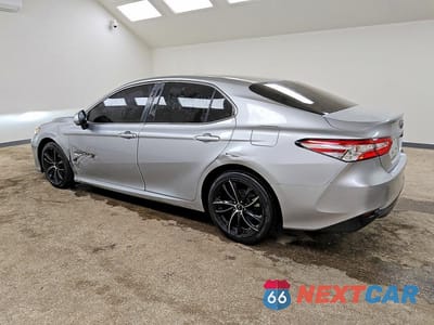 Drugie zdjęcie samochodu z przodu: 2018 TOYOTA CAMRY LE VIN:4T1B11HK5JU090351 - miniatura