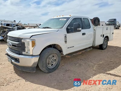 2019 FORD F350 SUPER DUTY UTILITY / SERVICE TRUCK 1FD7X3ET3KEF23223 - główne zdjęcie licytacji z USA - miniatura