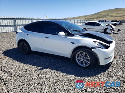 Czwarte zdjęcie samochodu z boku: 2021 TESLA MODEL Y VIN:5YJYGDEE0MF270248 - miniatura