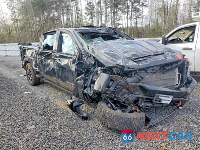 Czwarte zdjęcie samochodu z boku: 2022 GMC SIERRA K2500 AT4 VIN:1GT49PEY8NF362483 - miniatura