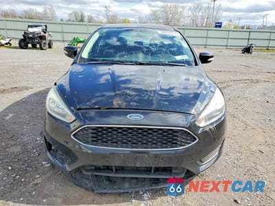Piąte zdjęcie samochodu w środku: 2015 FORD FOCUS SE VIN:1FADP3K2XFL202967 - miniatura