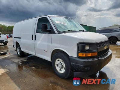 Czwarte zdjęcie samochodu z boku: 2017 CHEV EXPRESS G2500 VIN:1GCWGAF1XH1217198 - miniatura
