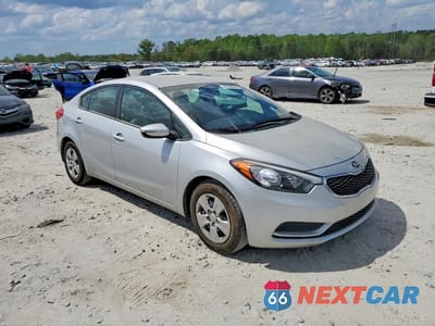 Czwarte zdjęcie samochodu z boku: 2016 KIA FORTE LX VIN:KNAFX4A6XG5550767 - miniatura
