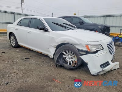 Czwarte zdjęcie samochodu z boku: 2013 CHRYSLER 300 VIN:2C3CCAAG0DH533235 - miniatura