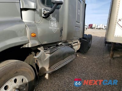 Zdjęcie 9 z 10 samochodu: 2020 FREIGHTLINER CASCADIA SEMI TRUCK VIN:3ALXGF008LDLG8158 - miniatura