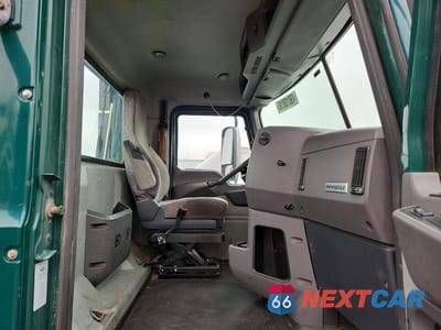 Piąte zdjęcie samochodu w środku: 2017 MACK CXU612 SEMI TRUCK VIN:1M1AW01X5HM009764 - miniatura