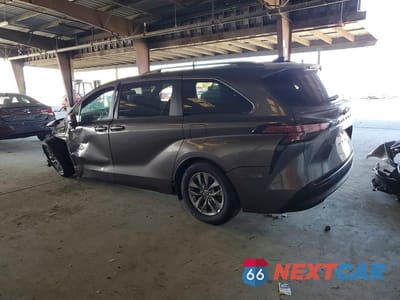 Drugie zdjęcie samochodu z przodu: 2021 TOYOTA SIENNA XLE VIN:5TDJRKEC1MS005543 - miniatura