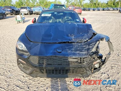 Piąte zdjęcie samochodu w środku: 2019 FIAT 124 SPIDER CLASSICA VIN:JC1NFAEK5K0141361 - miniatura