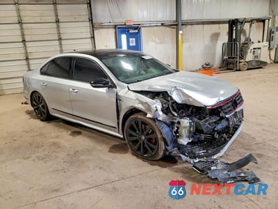 Czwarte zdjęcie samochodu z boku: 2018 VOLKSWAGEN PASSAT GT VIN:1VWJM7A39JC051441 - miniatura