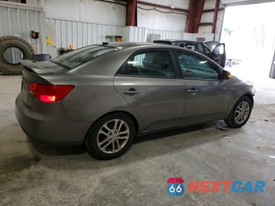 Trzecie zdjęcie samochodu z tyłu: 2011 KIA FORTE EX VIN:KNAFU4A25B5374452 - miniatura
