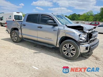 Czwarte zdjęcie samochodu z boku: 2017 TOYOTA TUNDRA SR5 VIN:5TFDW5F17HX665364 - miniatura