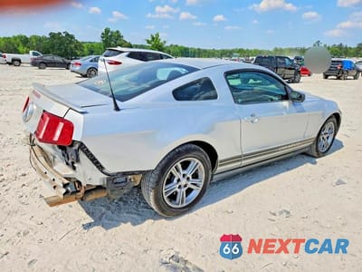 Trzecie zdjęcie samochodu z tyłu: 2010 FORD MUSTANG VIN:1ZVBP8AN3A5176507 - miniatura