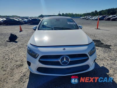 Piąte zdjęcie samochodu w środku: 2019 MERCEDES-BENZ A 220 VIN:WDD3G4EBXKW016884 - miniatura