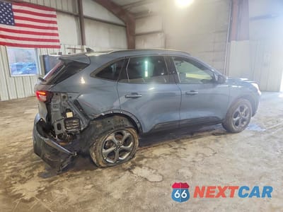 Trzecie zdjęcie samochodu z tyłu: 2025 FORD ESCAPE ST LINE SELECT VIN:1FMCU9NA2SUB34328 - miniatura
