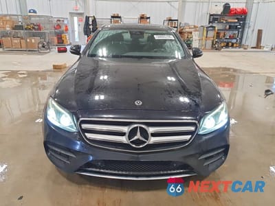 Piąte zdjęcie samochodu w środku: 2018 MERCEDES-BENZ E 400 4MATIC VIN:WDDZF6GB4JA365802 - miniatura