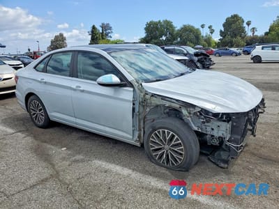 Czwarte zdjęcie samochodu z boku: 2019 VOLKSWAGEN JETTA S VIN:3VWC57BU9KM116916 - miniatura