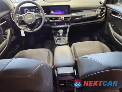Zdjęcie 8 z 13 samochodu: 2024 KIA SELTOS S VIN:KNDEUCAA7R7600747 - miniatura