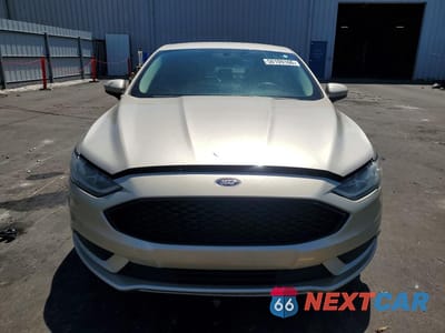 Piąte zdjęcie samochodu w środku: 2017 FORD FUSION S VIN:3FA6P0G78HR122969 - miniatura