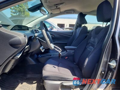 Zdjęcie 7 z 13 samochodu: 2018 TOYOTA PRIUS TWO VIN:JTDKBRFUXJ3585851 - miniatura