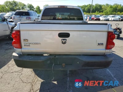 Zdjęcie 6 z 12 samochodu: 2006 DODGE DAKOTA QUAD SLT VIN:1D7HE48N06S616876 - miniatura