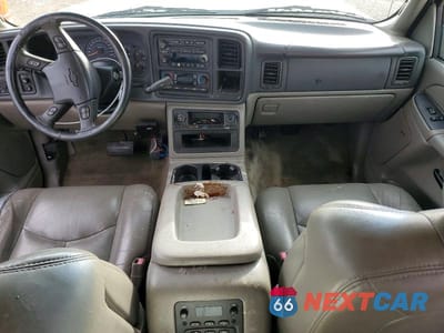 Zdjęcie 8 z 12 samochodu: 2005 CHEVROLET SUBURBAN C1500 VIN:1GNEC16Z65R152383 - miniatura
