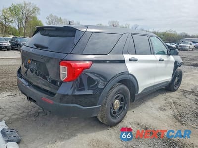 Trzecie zdjęcie samochodu z tyłu: 2022 FORD EXPLORER POLICE INTERCEPTOR VIN:1FM5K8AW0NNA04668 - miniatura