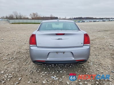 Zdjęcie 6 z 12 samochodu: 2015 CHRYSLER 300 S VIN:2C3CCAGG1FH922671 - miniatura