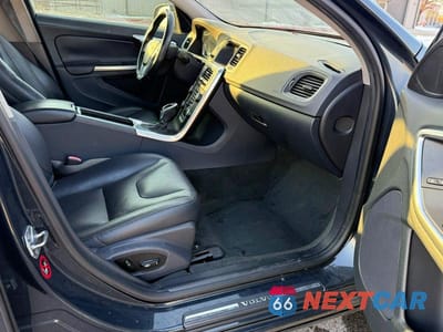 Piąte zdjęcie samochodu w środku: 2015 VOLVO S60 PREMIER VIN:YV140MFB3F1308889 - miniatura