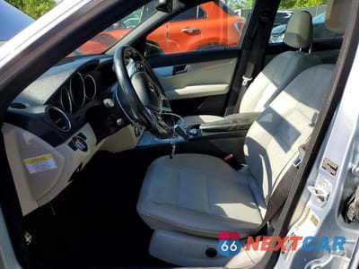 Zdjęcie 7 z 12 samochodu: 2013 MERCEDES-BENZ C 250 VIN:WDDGF4HB9DA781391 - miniatura
