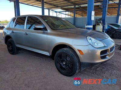 Czwarte zdjęcie samochodu z boku: 2004 PORSCHE CAYENNE VIN:WP1AA29P24LA21092 - miniatura
