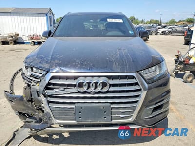 Piąte zdjęcie samochodu w środku: 2017 AUDI Q7 PREMIUM PLUS VIN:WA1LAAF72HD017689 - miniatura