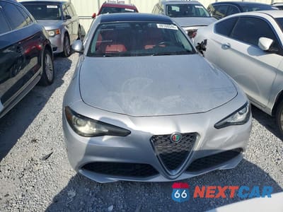 Piąte zdjęcie samochodu w środku: 2021 ALFA ROMEO GIULIA SPORT VIN:ZARFAMAN0M7641922 - miniatura