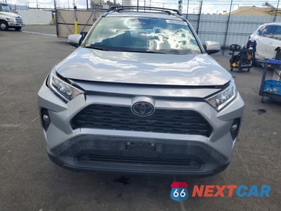 Piąte zdjęcie samochodu w środku: 2021 TOYOTA RAV4 XLE PREMIUM VIN:2T3C1RFVXMC111255 - miniatura