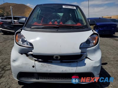 Piąte zdjęcie samochodu w środku: 2014 SMART FORTWO VIN:WMEEJ9AA9EK786165 - miniatura