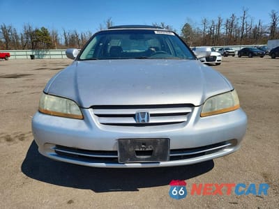 Piąte zdjęcie samochodu w środku: 2002 HONDA ACCORD EX VIN:1HGCG16552A052739 - miniatura
