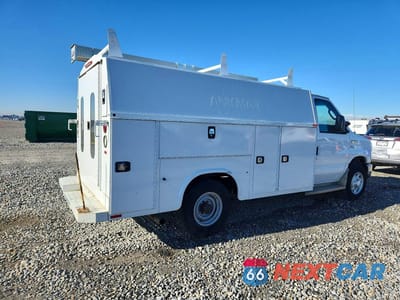 Trzecie zdjęcie samochodu z tyłu: 2016 FORD E350 UTILITY / SERVICE TRUCK VIN:1FDWE3FLXGDC04351 - miniatura