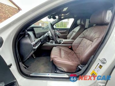 Zdjęcie 6 z 10 samochodu: 2023 BMW I7 XDRIVE60 VIN:WBY53EJ08PCL69978 - miniatura