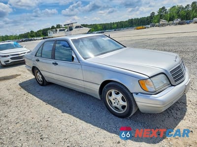 Czwarte zdjęcie samochodu z boku: 1998 MERCEDES-BENZ S 320W VIN:WDBGA32G6WA377134 - miniatura