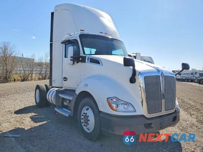 2016 KENWORTH T680 SEMI TRUCK 1XKYA48X7GJ496707 - główne zdjęcie licytacji z USA - miniatura