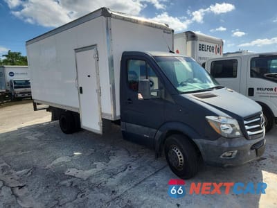 Czwarte zdjęcie samochodu z boku: 2018 MERCEDES BENZ SPRINTER BOX TRUCK VIN:WDAPF4CC3J9768310 - miniatura