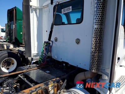 Zdjęcie 9 z 10 samochodu: 2014 KENWORTH T680 SEMI TRUCK VIN:1XKYA48X4EJ403204 - miniatura